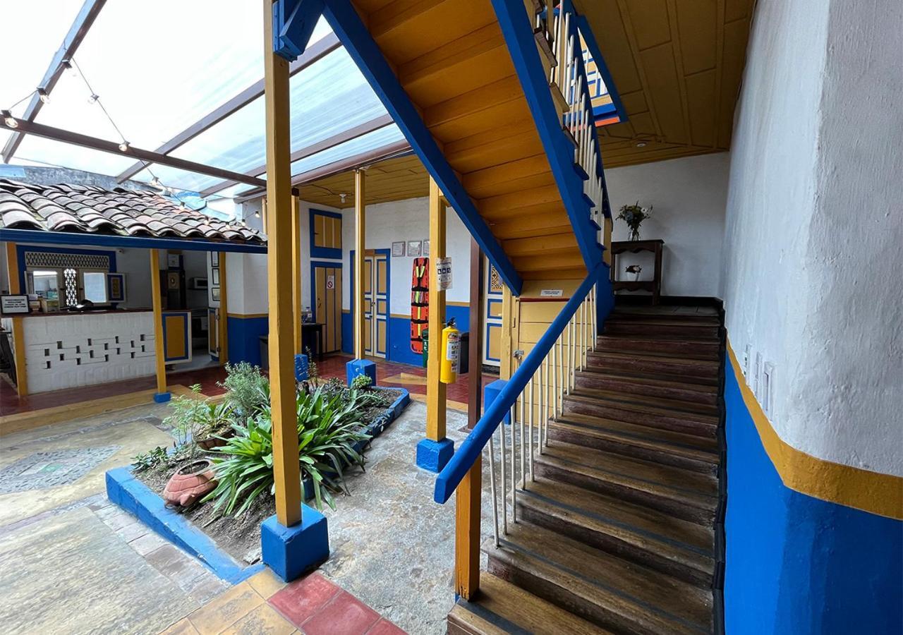Hostal Ciudad De Segorbe Саленто Экстерьер фото