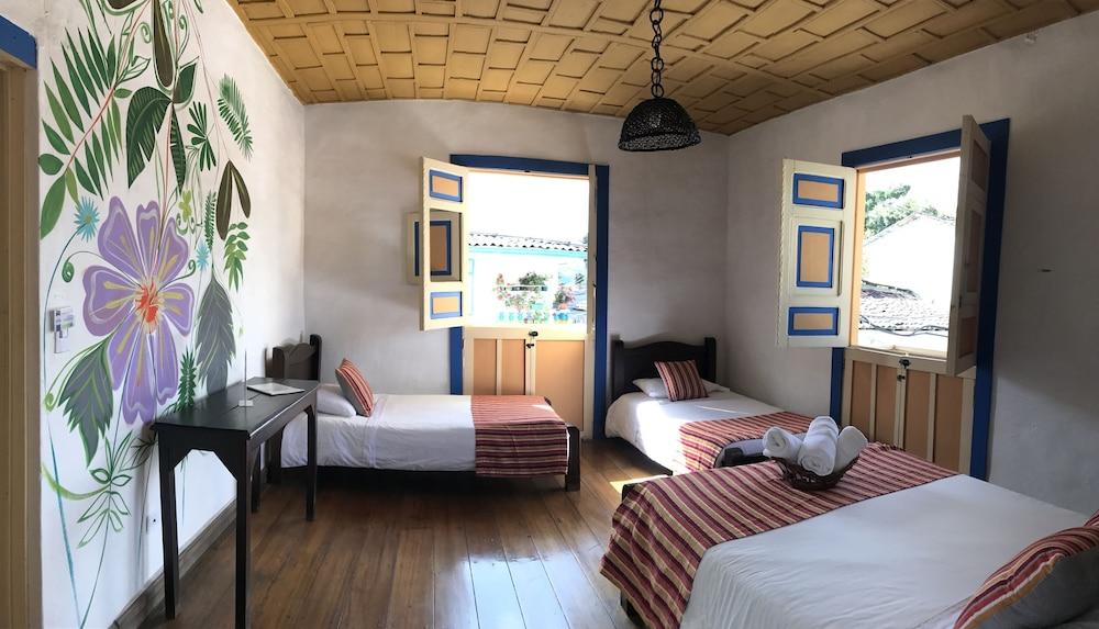 Hostal Ciudad De Segorbe Саленто Экстерьер фото
