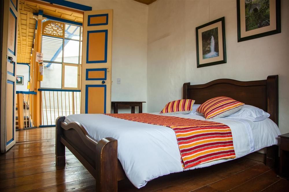 Hostal Ciudad De Segorbe Саленто Экстерьер фото