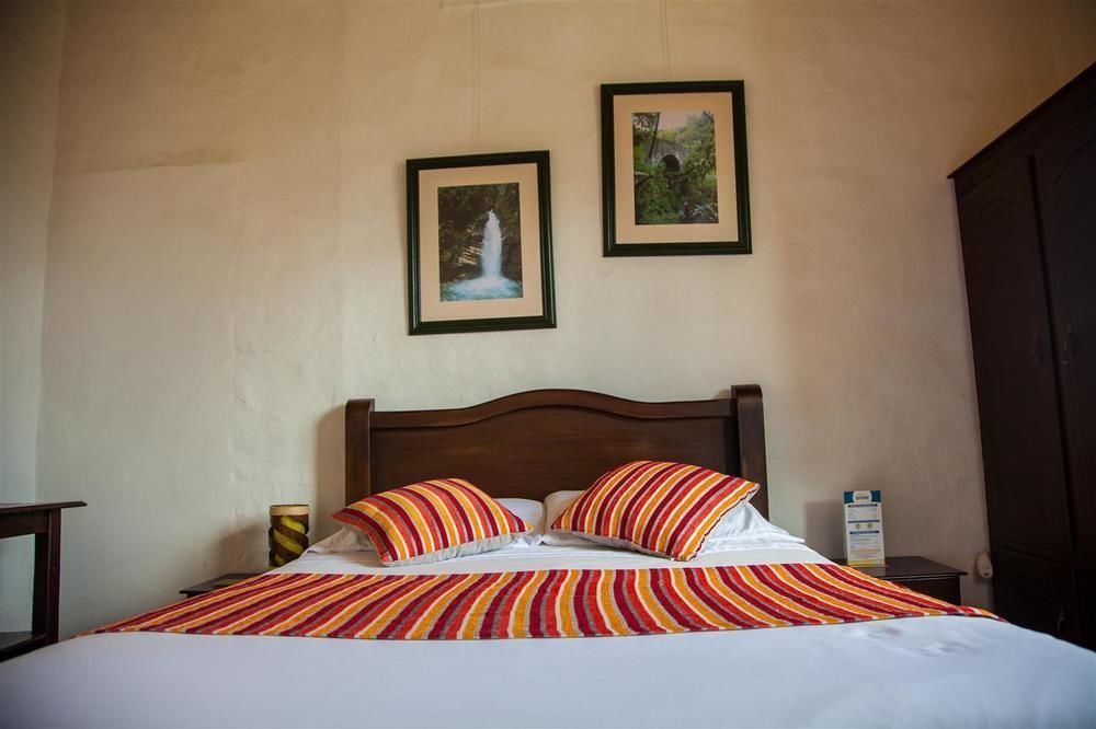 Hostal Ciudad De Segorbe Саленто Экстерьер фото