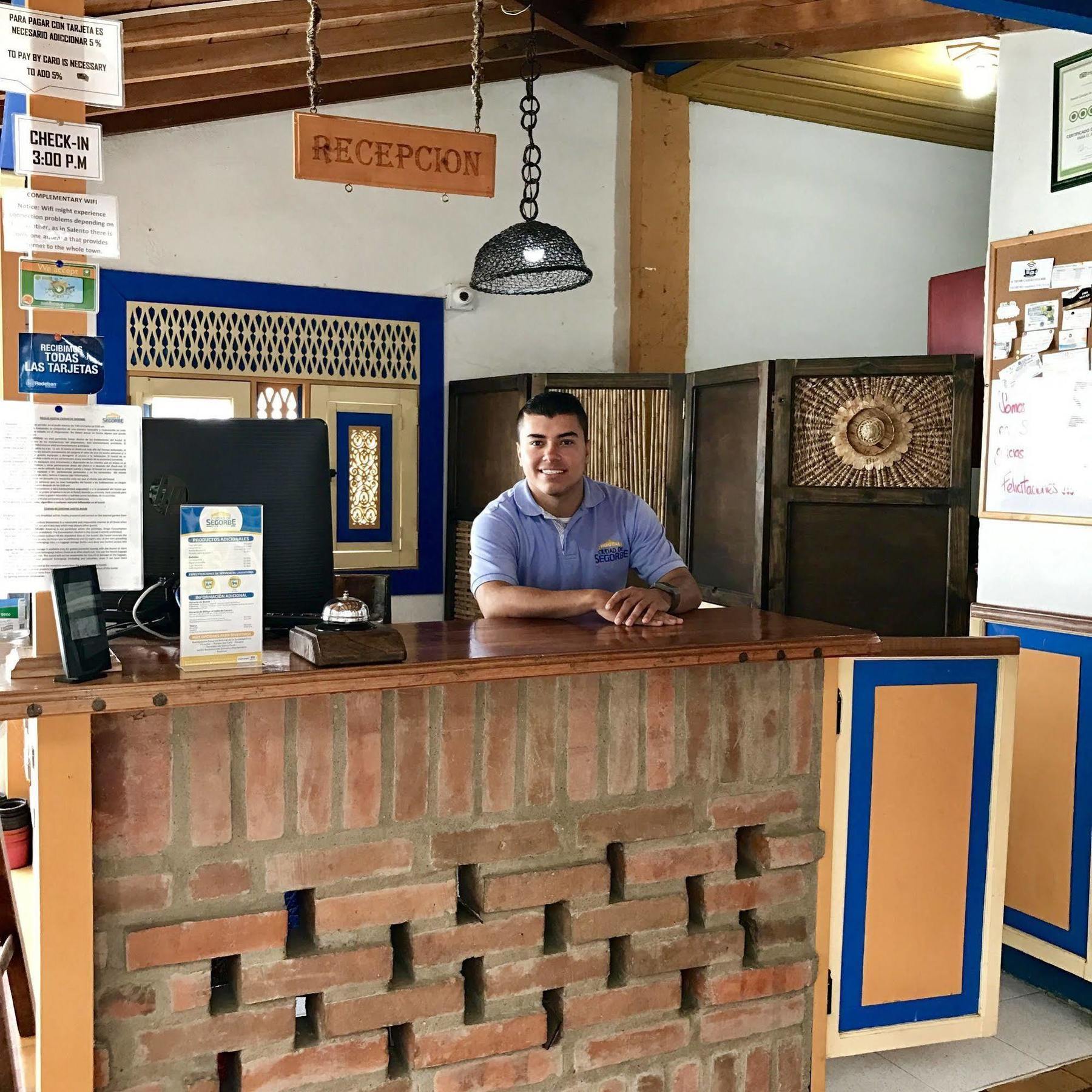 Hostal Ciudad De Segorbe Саленто Экстерьер фото